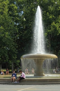 Lucae fountain with water fountain at Opernplatz, city centre, Main, Frankfurt, Hesse, Germany