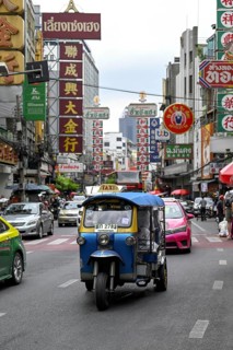Street scene on Yaowarat Road, China Town, Chinese neighbourhood, Sampheng, Bangkok, Thailand