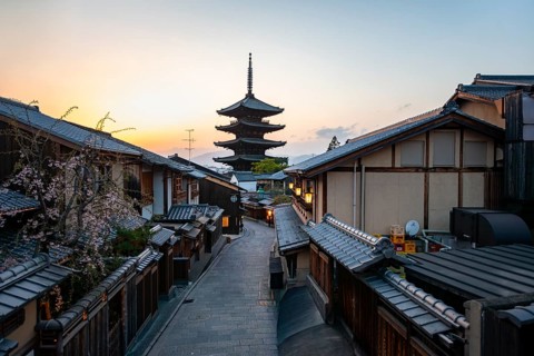 Yasaka dori historic street in the old town with traditional Japanese houses, five-story Yasaka