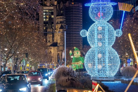 Christmas decoration, light decoration, in Berlin, Tauentzienstraße, view of the Memorial Church on