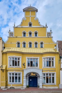 Alte Löwenapotheke, heritage-protected medieval building Bademutterstraße 2, historic old town