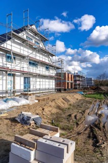 New-build neighbourhood, around 140 detached and semi-detached houses being built in the south of