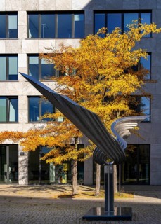 Artwork Wave with counter-rotating wings, Volkmar Haase, Herbert Lewin Platz, Berlin, Germany