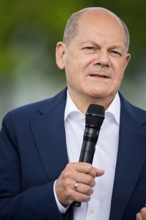 Olaf Scholz (Federal Chancellor, SPD) at the Germany Dialogue on the topic Together for Democracy