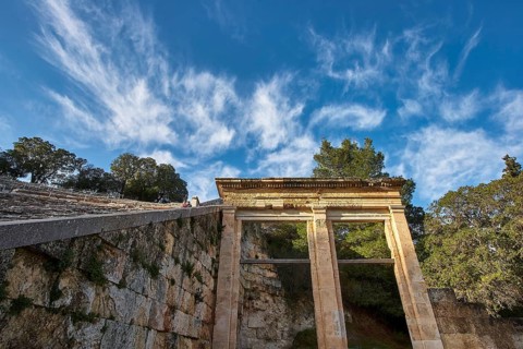 Ancient triumphal gate at the entrance of an amphitheatre in front of a clear blue sky, Ancient