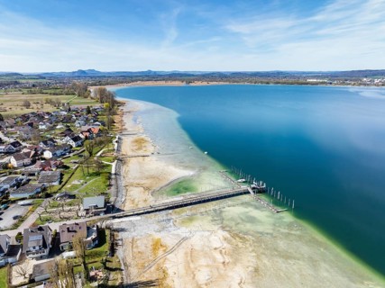 Aerial view of the Lake Constance community of Iznang on the Höri peninsula with the jetty and boat