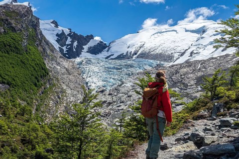 Woman looking towards the glacier, Hiking trail to the Huemul glacier (glaciar Huemul), Lago el