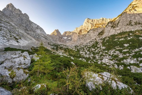 Rocky mountain peaks Schärtenspitze, Blaueisspitze and Hochkalter at sunrise, mountain tour on the