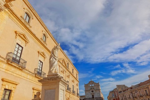Piazza Duomo, Ortygia, Syracuse, Sicily, Italy