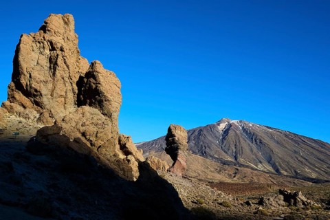 Roques de Garcia, sunlit rocks and the Teide volcano under clear sky, Teide, Parque Nacional del