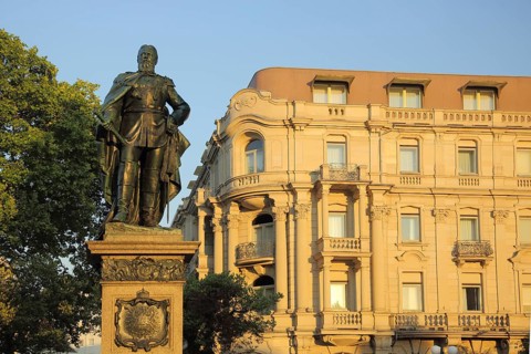 Memorial to Emperor Wilhelm I at Kaiser-Friedrich-Platz, bronze sculpture, Hotel Nassauer Hof,