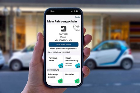 Symbolic image, digital vehicle license, in the i-car app of the Federal Motor Transport Authority,