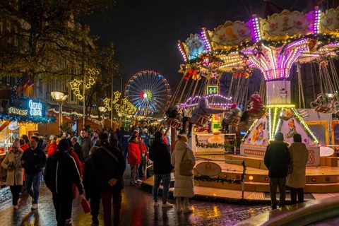 Christmas market on Königsstraße in the city centre of Duisburg, pre-Christmas season, Christmas