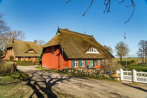 Typical thatched house in Ahrenshoop, Mecklenburg-Vorpommern, Germany