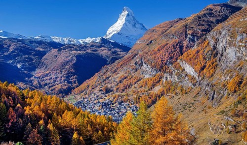 View from the hamlet of Ried down into the valley to the village and the Matterhorn 4478m in