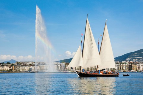 The Jet d'eau, the landmark in the Lake Geneva basin, Canton Geneva, Switzerland