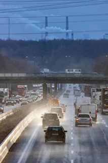 Motorway A3 between Opladen and Leverkusen, rainy weather, autumn, heavy traffic, in the background