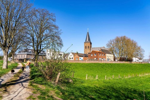 The place Grieth on the Lower Rhine, belongs to Kalkar, Hanseatic city, path in the Rhine meadows,