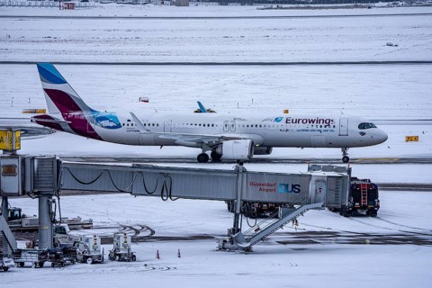 The onset of winter in North Rhine-Westphalia, flight operations are maintained at Düsseldorf