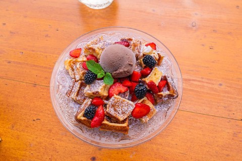 Delicious waffles with chocolate ice cream and fresh berries on a glass plate, Cafehäusle Calw,