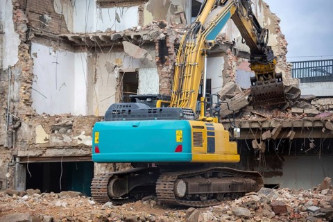House demolition, demolition excavator in action