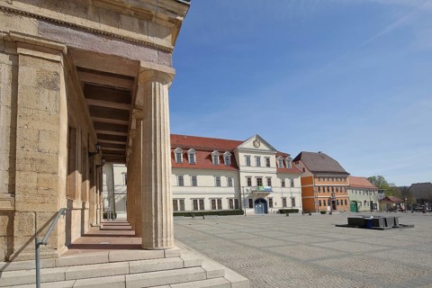 Old guard with tourist information and arcade with pillars, market square, Sondershausen,