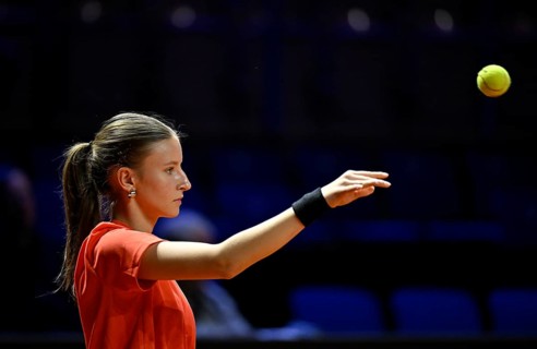 Ball girl throws Dunlop tennis ball, feature, woman Porsche Tennis Grand Prix Porsche Arena,