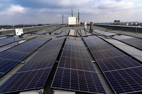 Photovoltaic system on the roof of the Heinz-Nixdorf-Berufskolleg in Essen, 170 modules deliver an