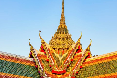 Wat Yannawa, Buddhist temple, overlapping roofs with curved chofas and Chedi temple tower, Bangkok,