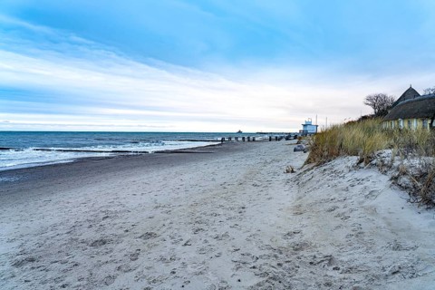 The beach at the Baltic seaside resort of Kühlungsborn in winter, Mecklenburg-Western Pomerania,