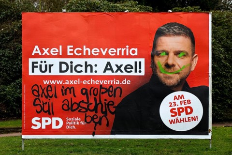 Denigration of a large poster for the 2025 federal election by the SPD with Axel Echeverria,