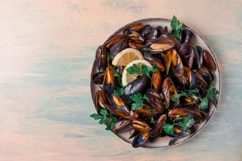 Fresh, Boiled mussels, Black Sea, with parsley and lemon, no people