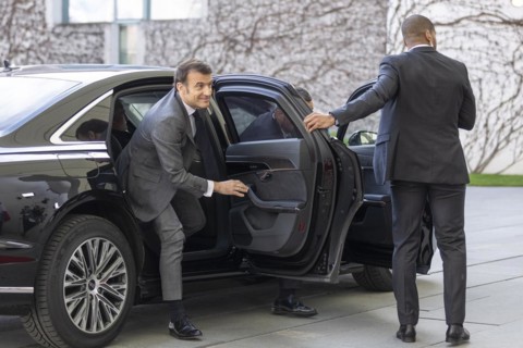Federal Chancellor Olaf Scholz (SPD) welcomes Emmanuel Macron, President of France, to the Federal