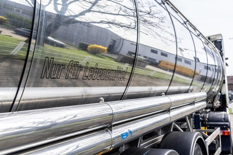 Large tanker for liquid foodstuffs Stainless steel tanks, V2A steel, with multi-chamber technology