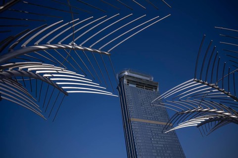 Artificial palm trees made of steel, Hotel St. Regis The Palm with viewing platform The View At The