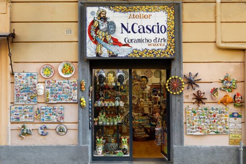 Shop, studio, shop for ceramic art, ceramics, majolica saccense, handicrafts, typical, Sciacca, old