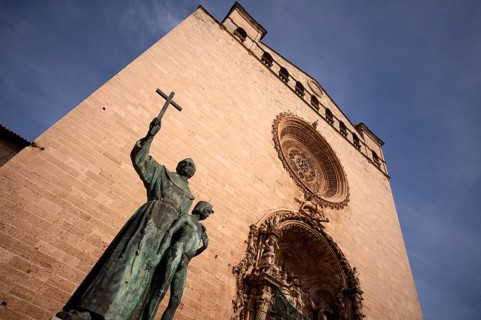 Sculptures Santo Domingo (left) and San Francisco (right) Basilica of the Monastery of Sant