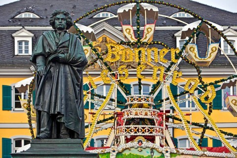 The Beethoven monument in front of the Bonn Christmas market Ferris wheel on Münsterplatz, Bonn,