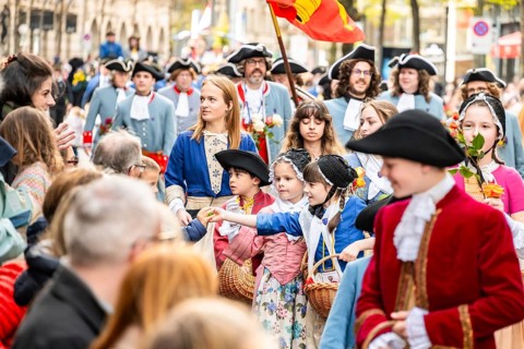 Parade of historically costumed guildsmen, Sechseläuten or Sächsilüüte, Zurich Spring Festival,