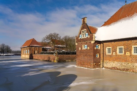 The snow-covered moated castle Haus Borg in winter, Drensteinfurt, Münsterland, North