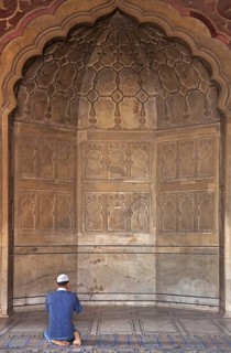 Muslim praying in the prayer area inside the Masjid-i Jah?n-Num?, Jama Masjid mosque in Old Delhi,