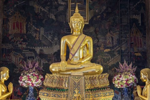 Golden Buddha statue, Bhumispara-mudra, Buddha Gautama at the moment of enlightenment, Wat