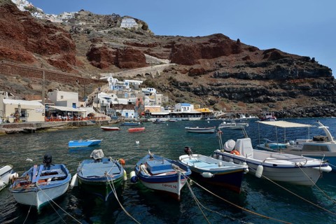 Fishing boats in the Ammoudi Harbour, Ammoudi Bay in Oia, Oía, Santorin, Cyclades, Greece