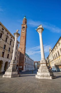 Torre Bissara and columns in the Piazza dei Signori, Vicenza, Veneto, Italy