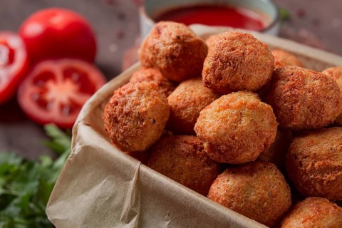 Chicken popcorn, deep fried, nuggets, close-up, rustic, no people