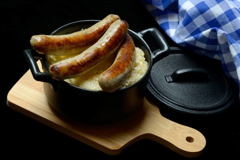 Nuremberg sausages with sauerkraut in a pot, Rostbratwurst, Germany