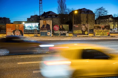 Election posters of the parties SPD, CDU, Bündnis 90/Die Grünen and FDP behind passing cars on the