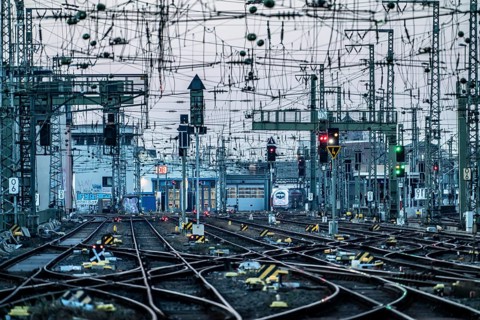 Cologne Central Station, tracks on the west side, overhead lines, signals, points, rail lines,