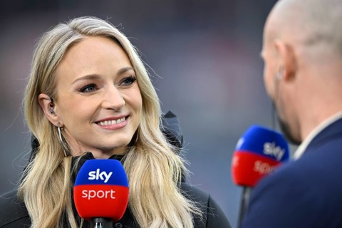 SKY presenter reporter Katharina Kleinfeldt, portrait in interview microphone micro logo with