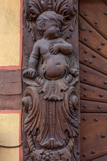 Hotel Nassau Oranien, historic half-timbered house, baroque, putti on the portal, carving by Johann